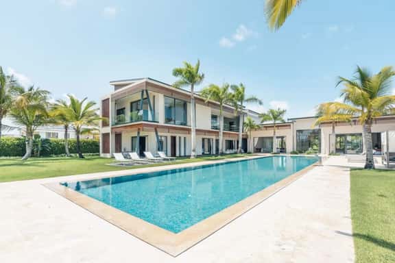 Luxury Villa | Volleyball & Gym | Jacuzzi & Pool - Image 1