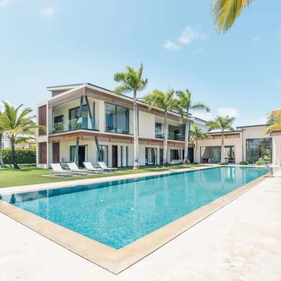 Luxury Villa | Volleyball & Gym | Jacuzzi & Pool - Image 1